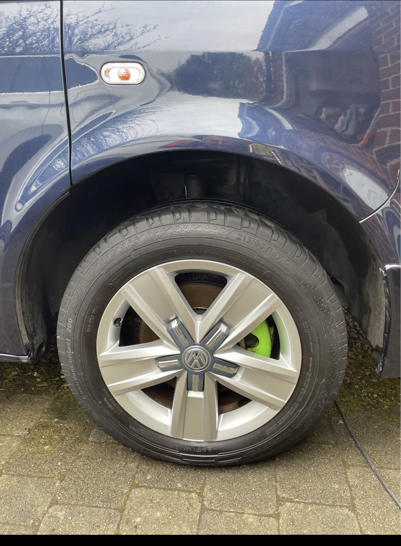 Vehicle photograph 4