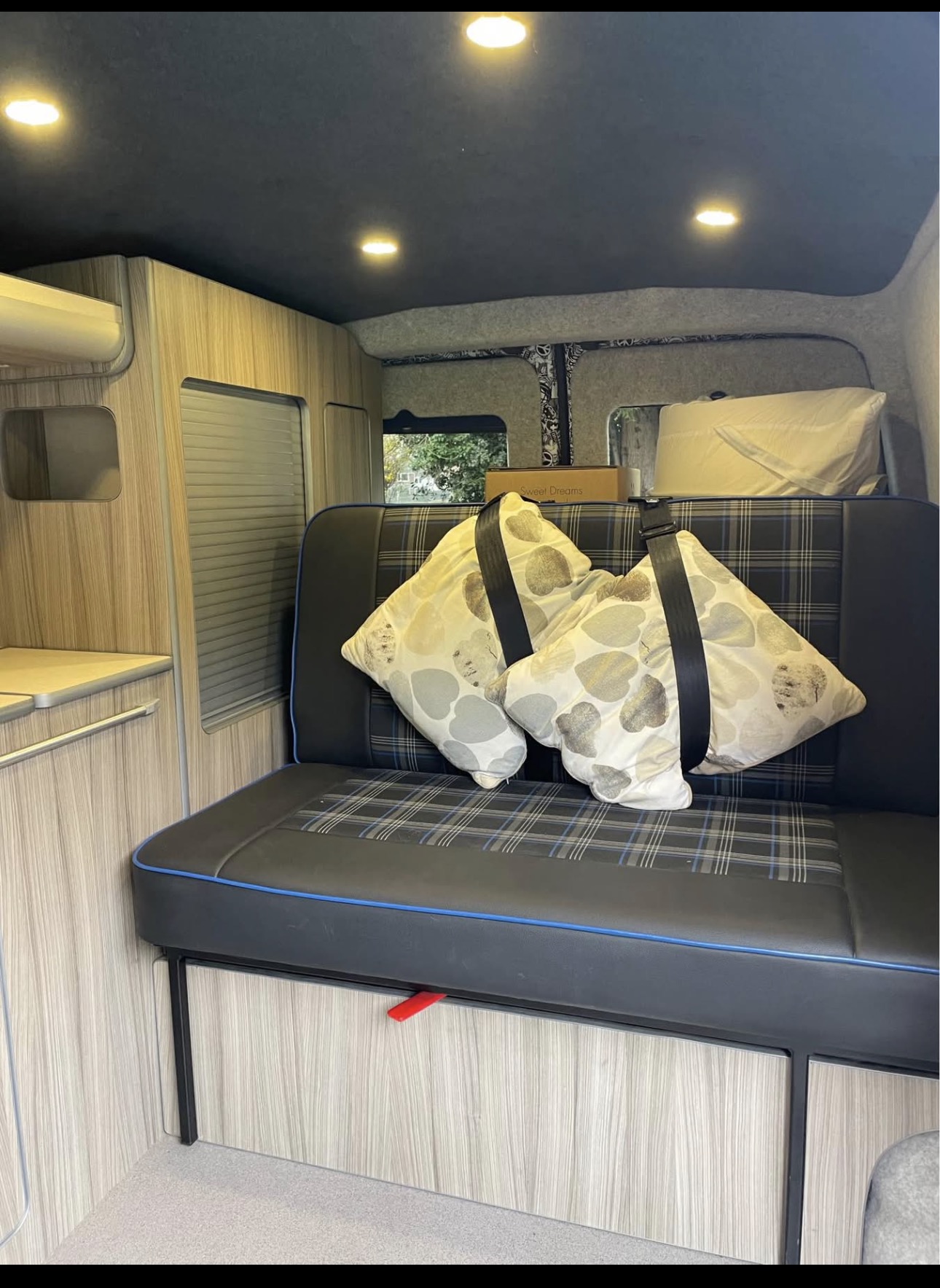 Vehicle photograph 13