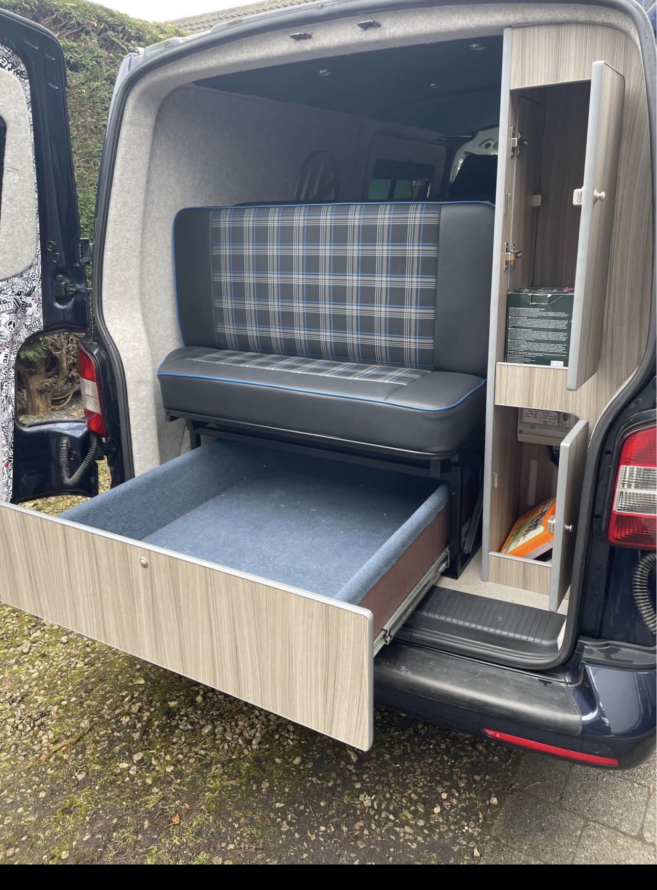 Vehicle photograph 16