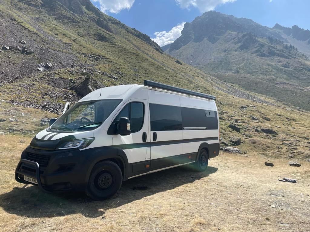 Vehicle photograph 1