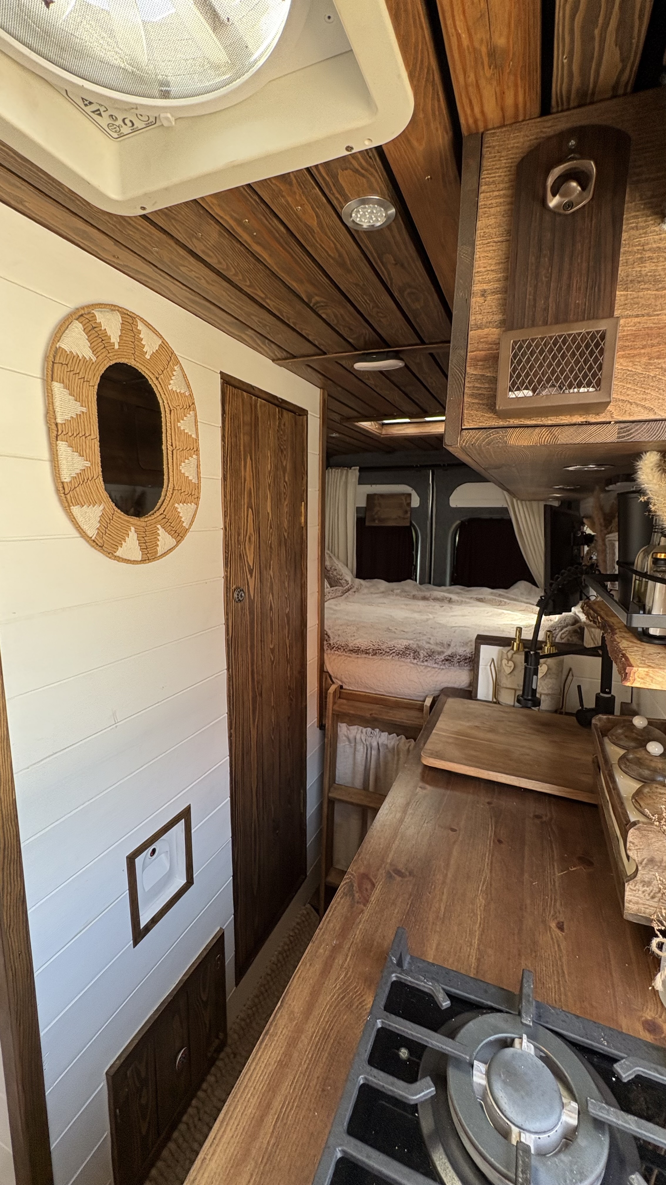 Vehicle photograph 6