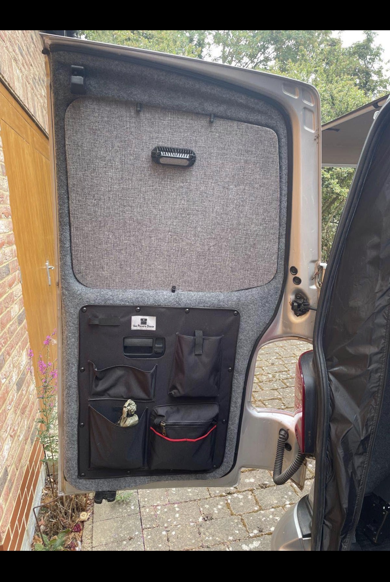 Vehicle photograph 4