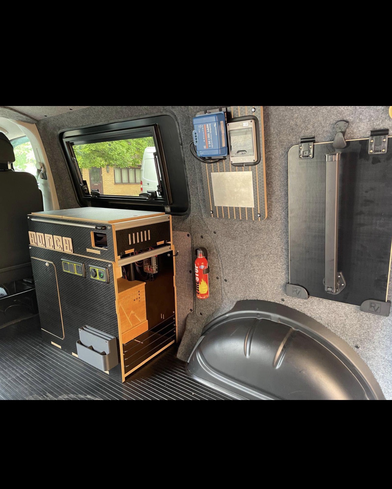 Vehicle photograph 5