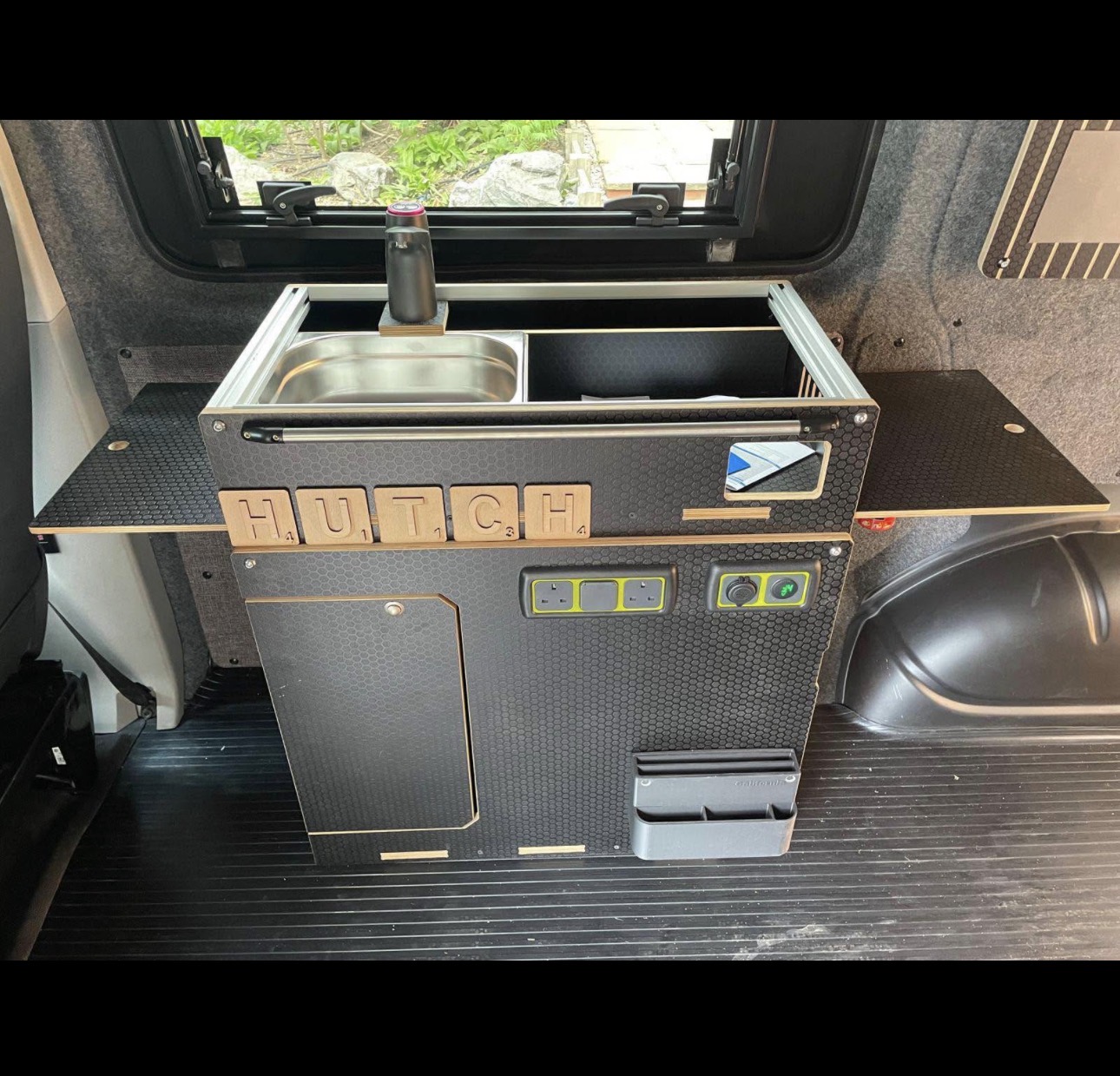 Vehicle photograph 6
