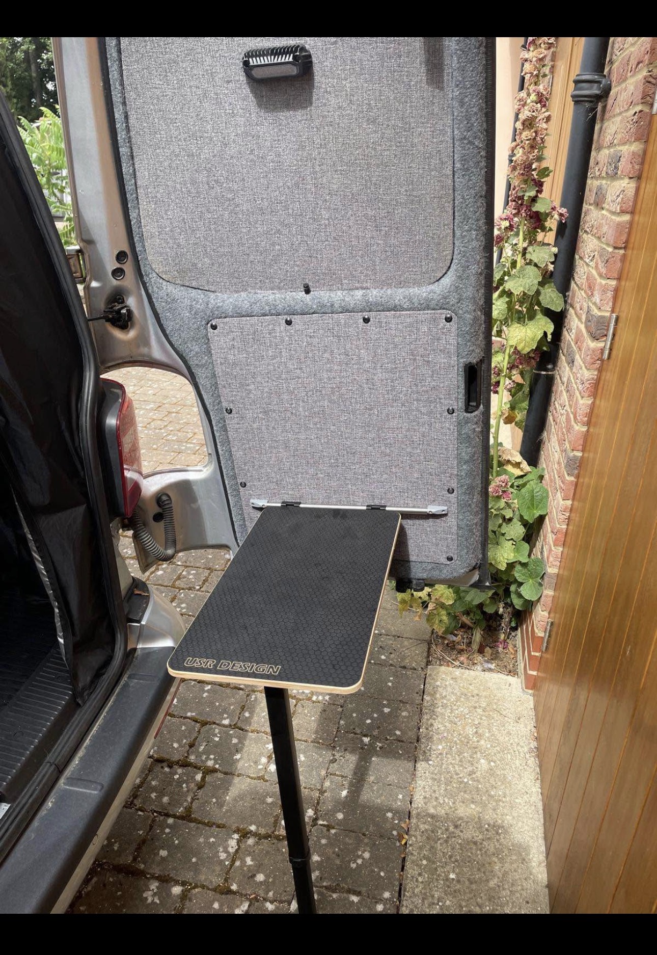 Vehicle photograph 11