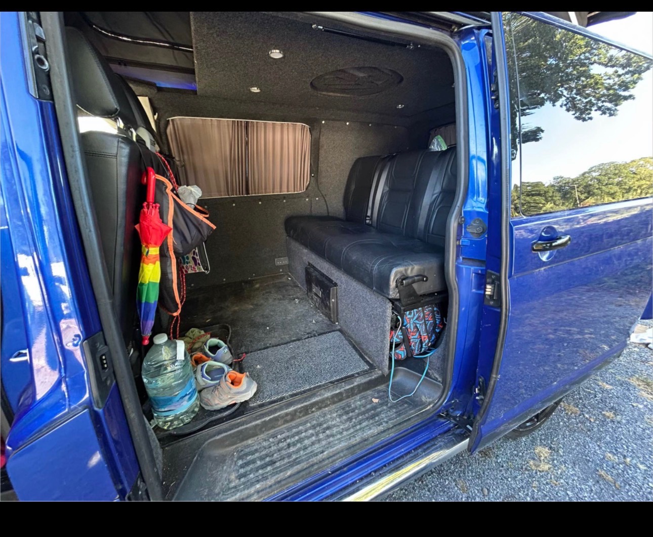 Vehicle photograph 6