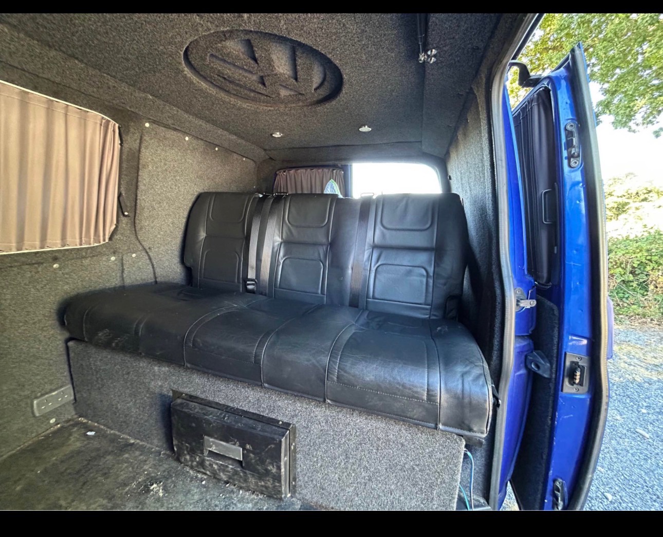 Vehicle photograph 7