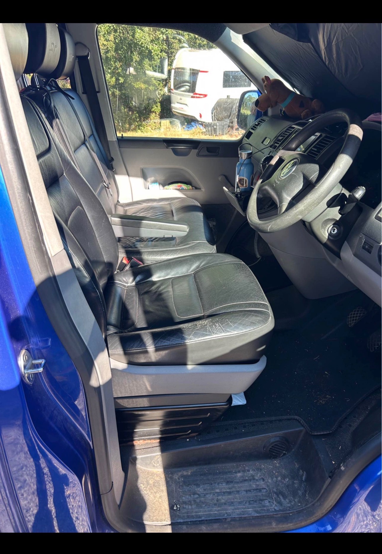 Vehicle photograph 9
