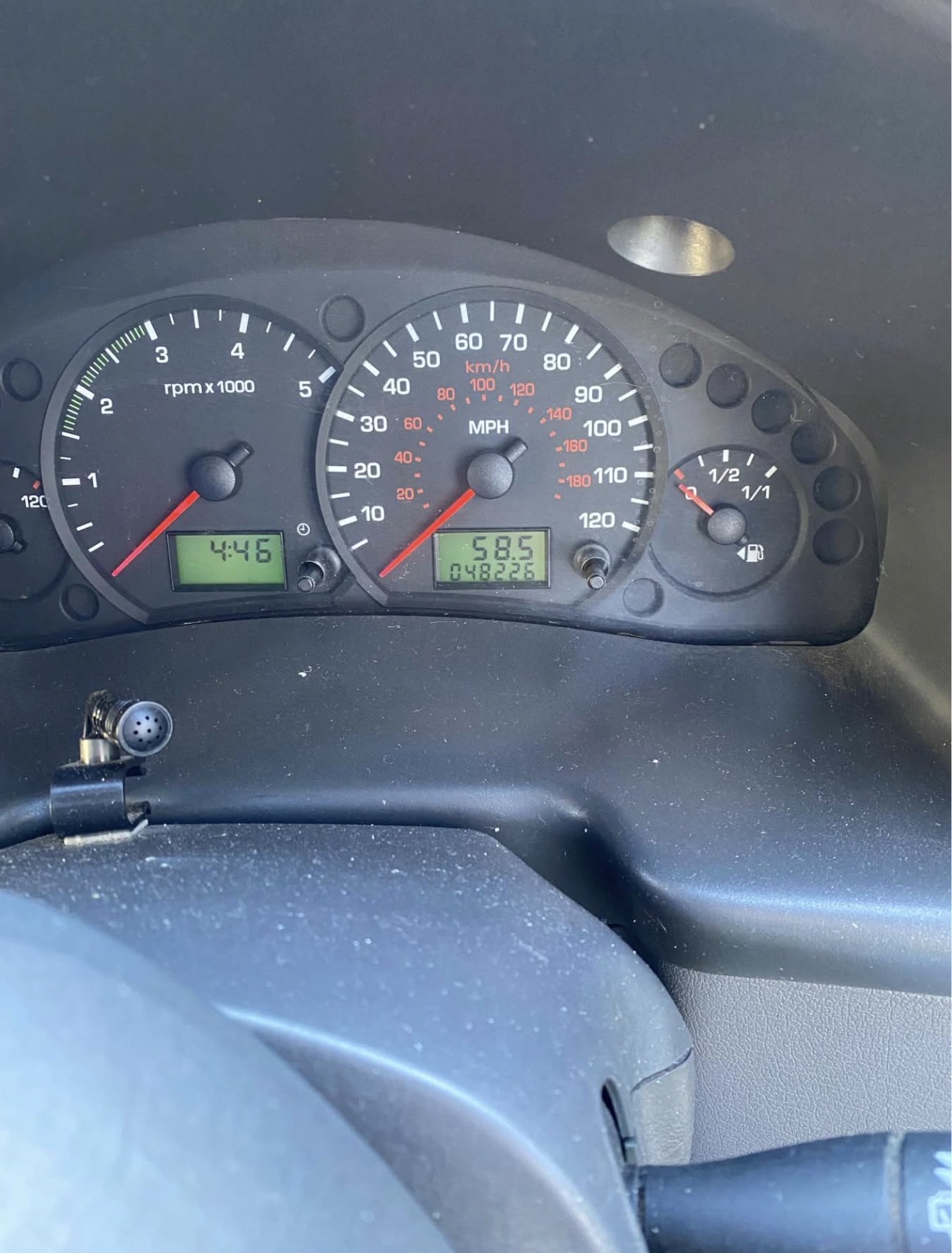 Vehicle photograph 12