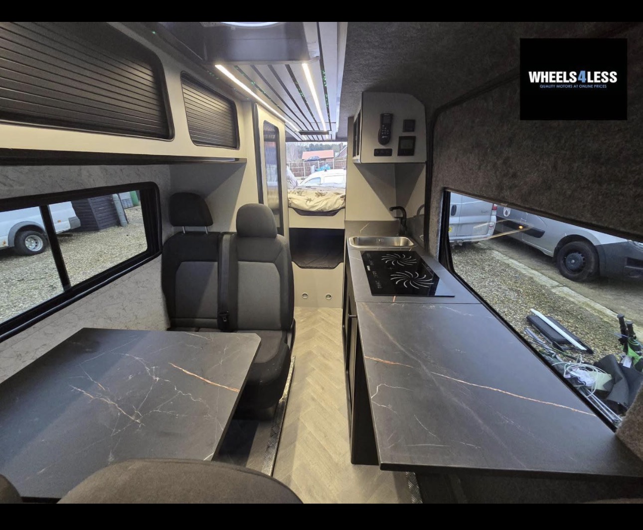 Vehicle photograph 4