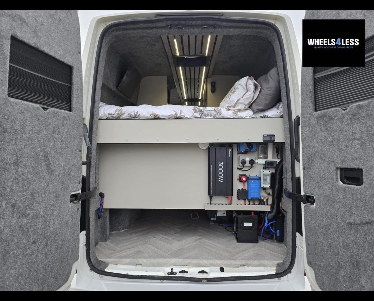 Vehicle photograph 7