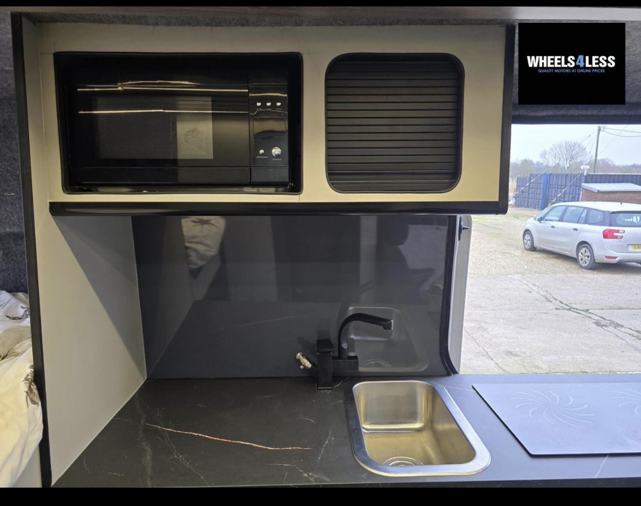 Vehicle photograph 11