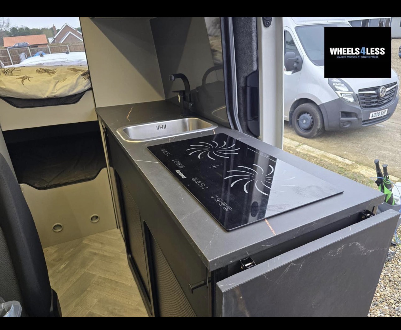Vehicle photograph 12