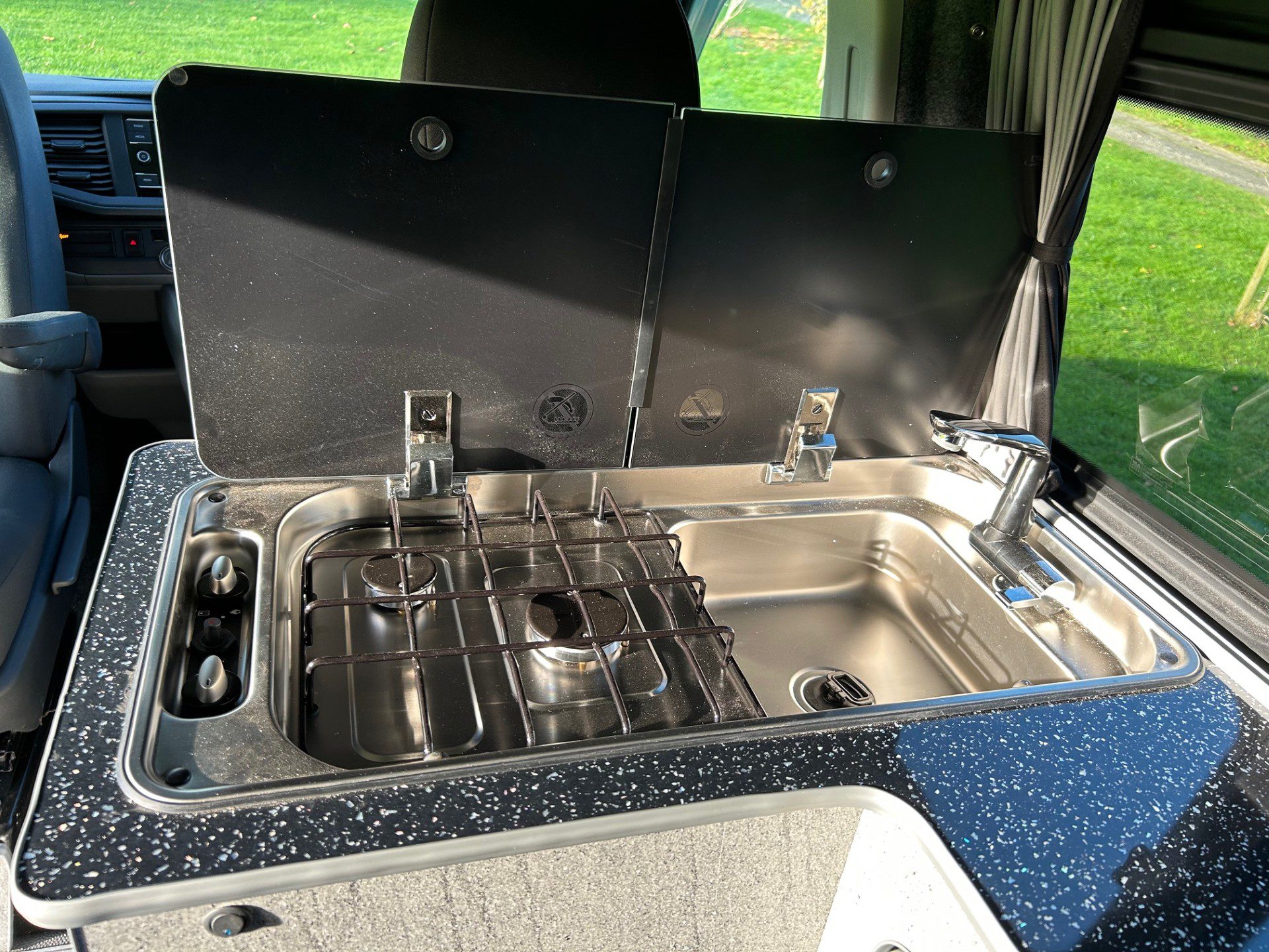 Vehicle photograph 3