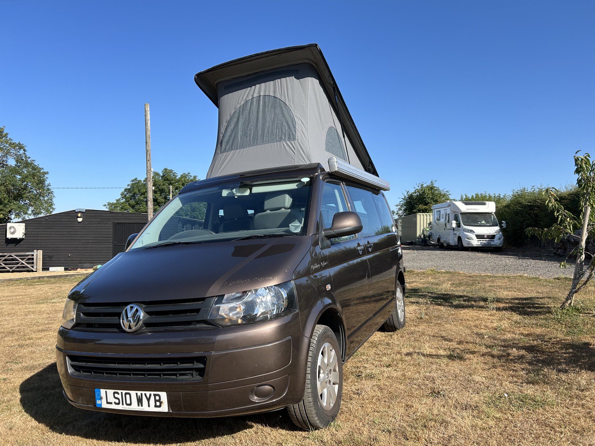 Vehicle photograph 2