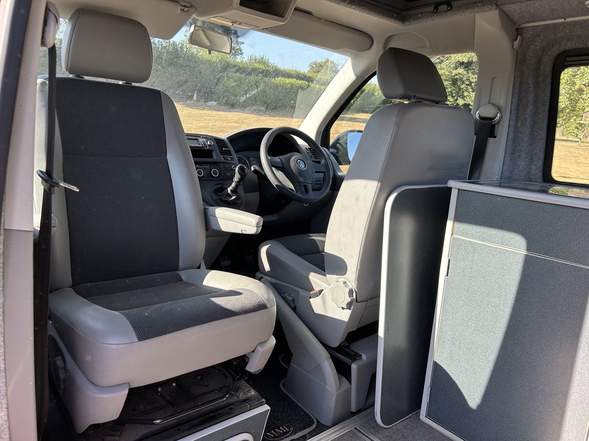 Vehicle photograph 4