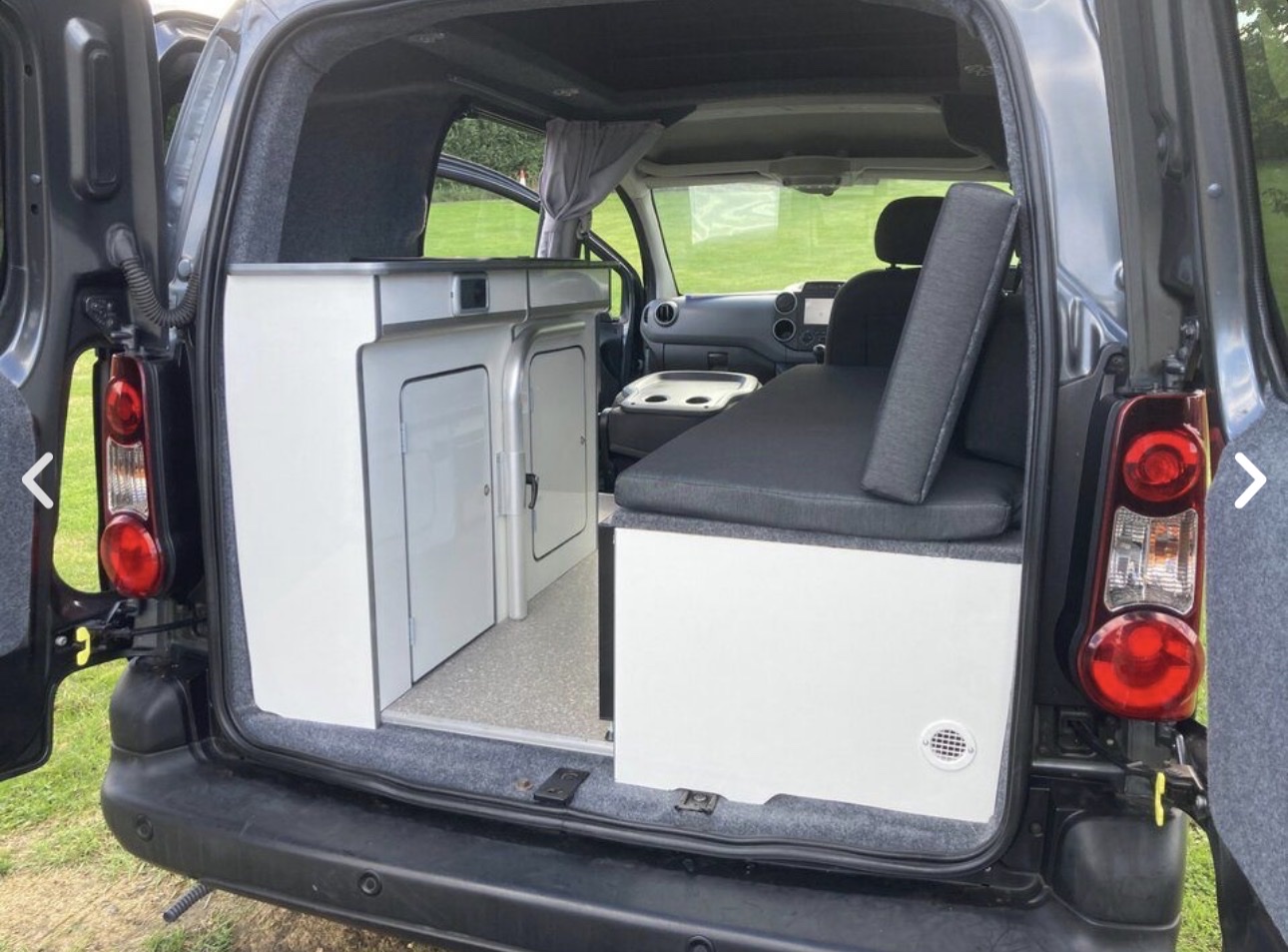 Vehicle photograph 4