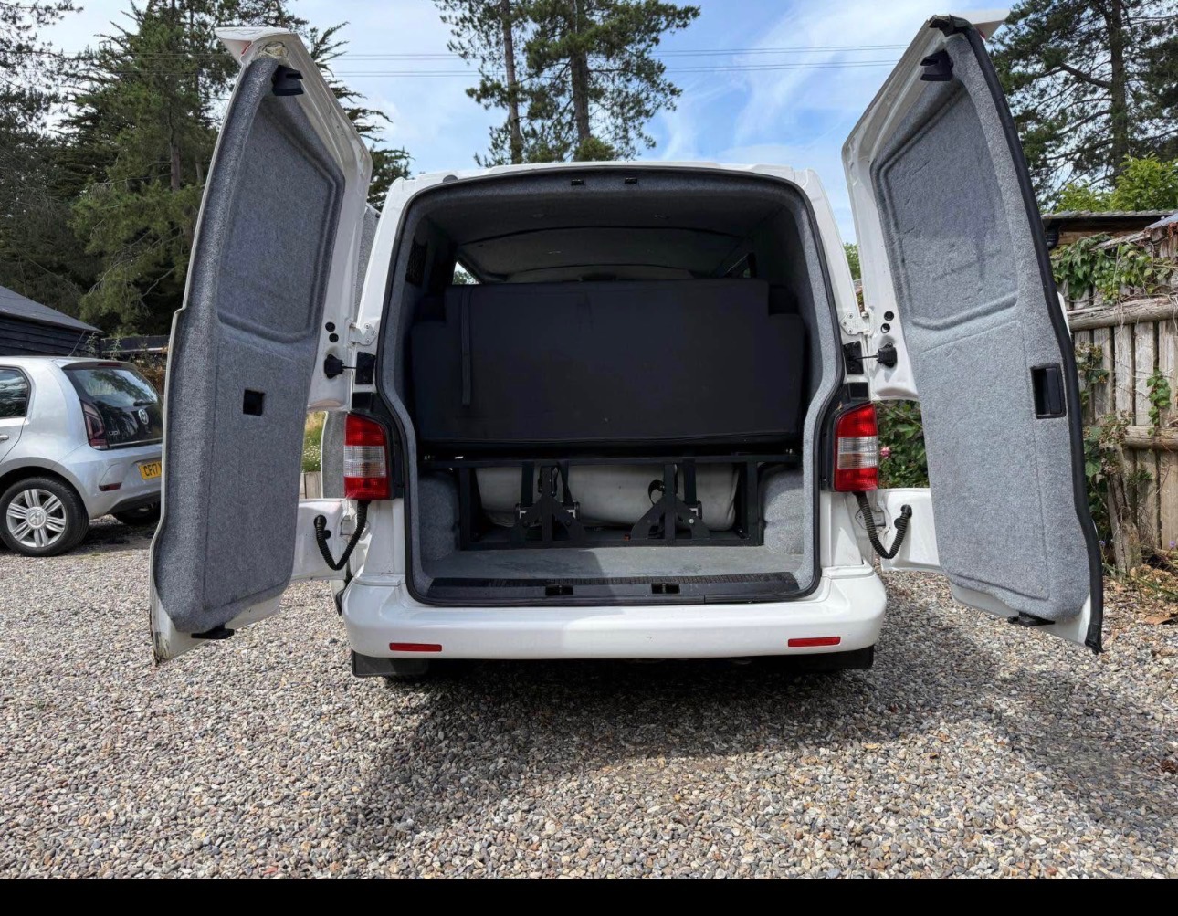 Vehicle photograph 4
