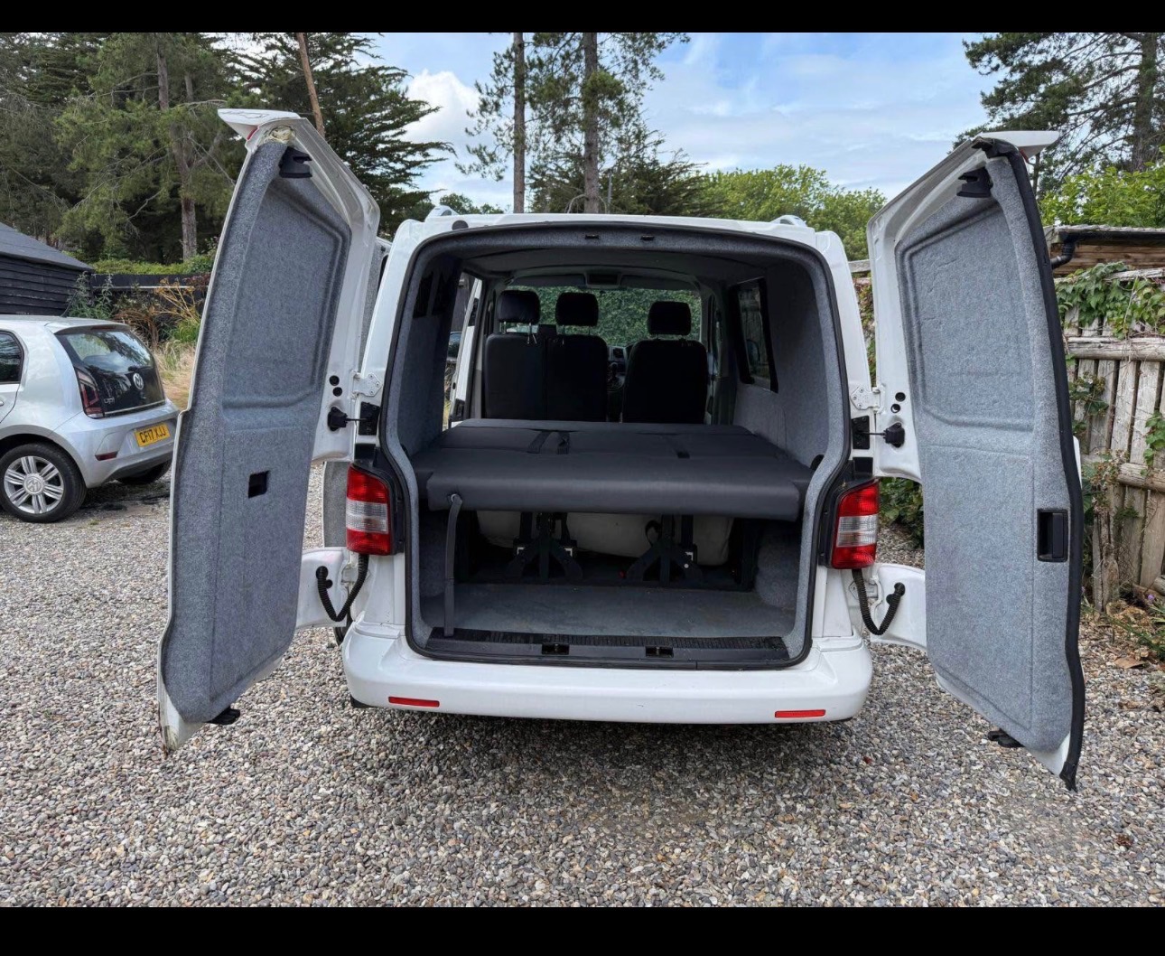 Vehicle photograph 5