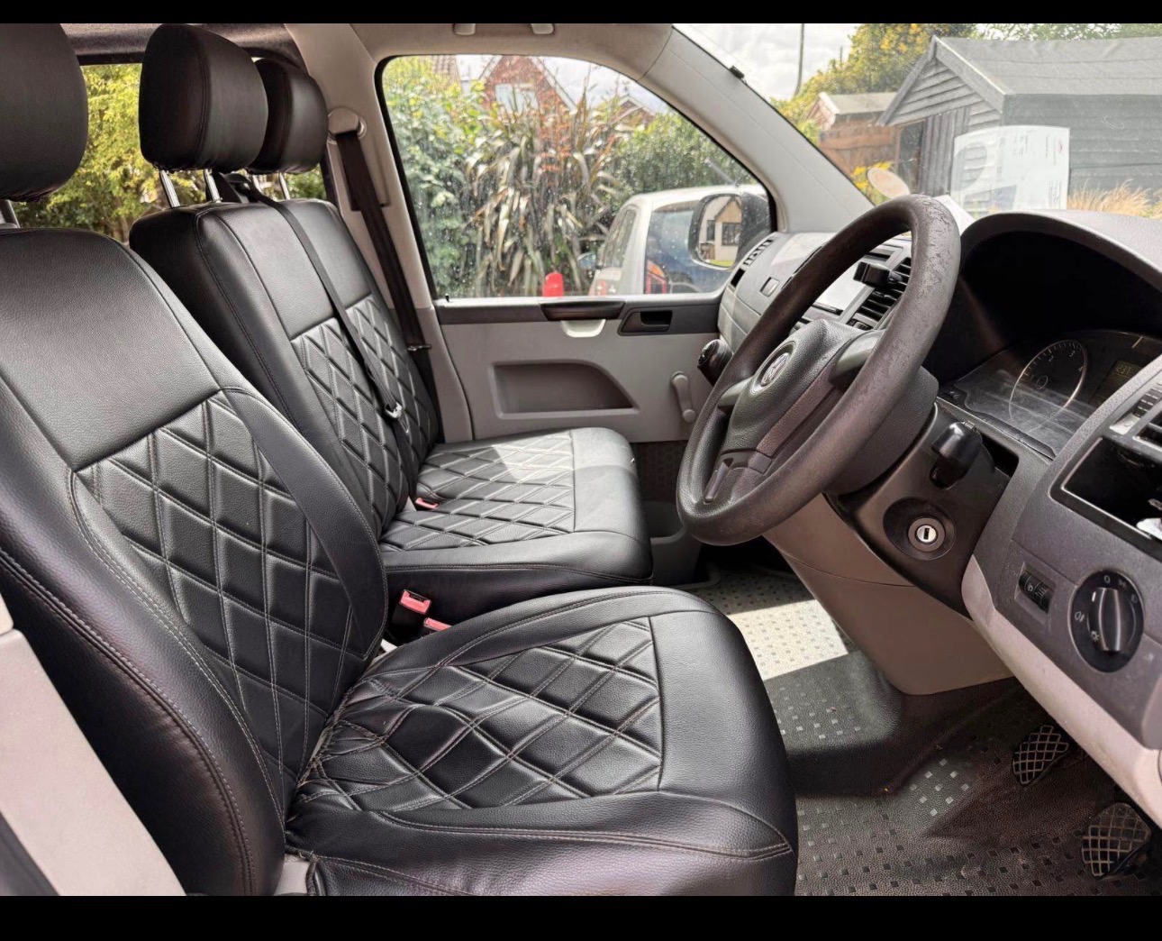 Vehicle photograph 7