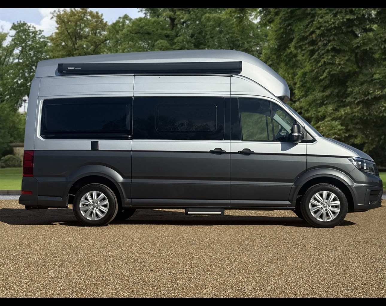 Vehicle photograph 2