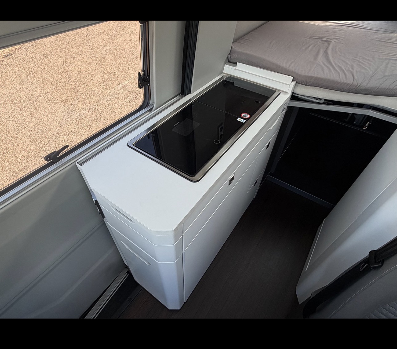 Vehicle photograph 7