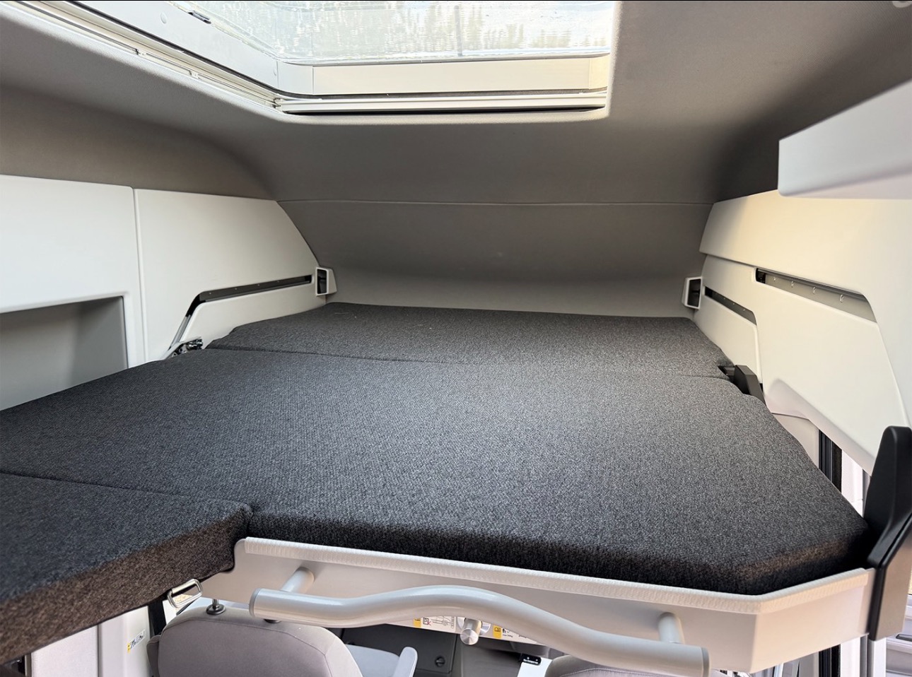 Vehicle photograph 9