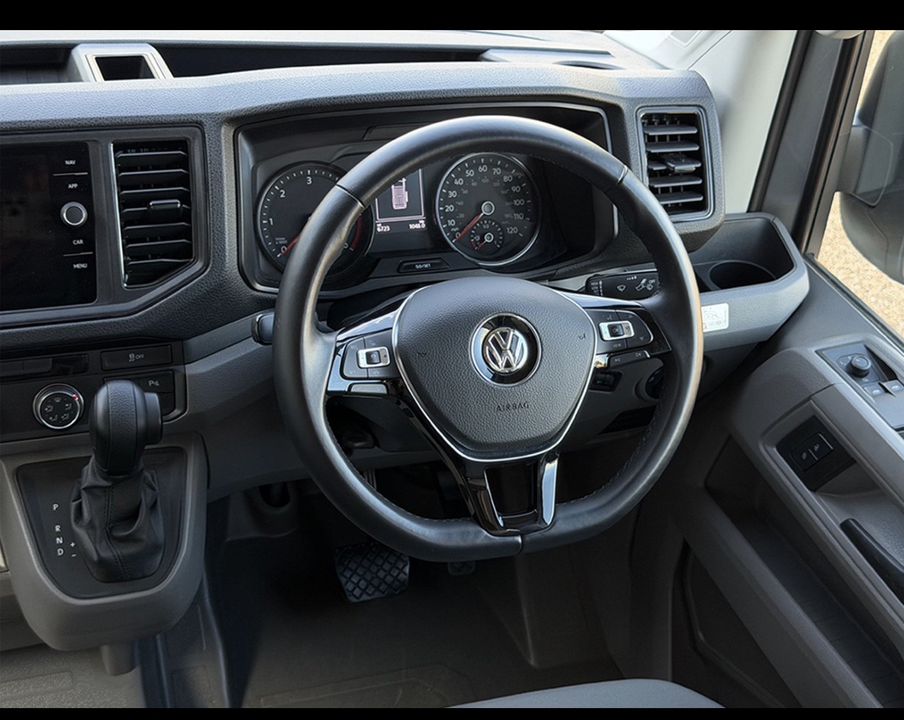 Vehicle photograph 10