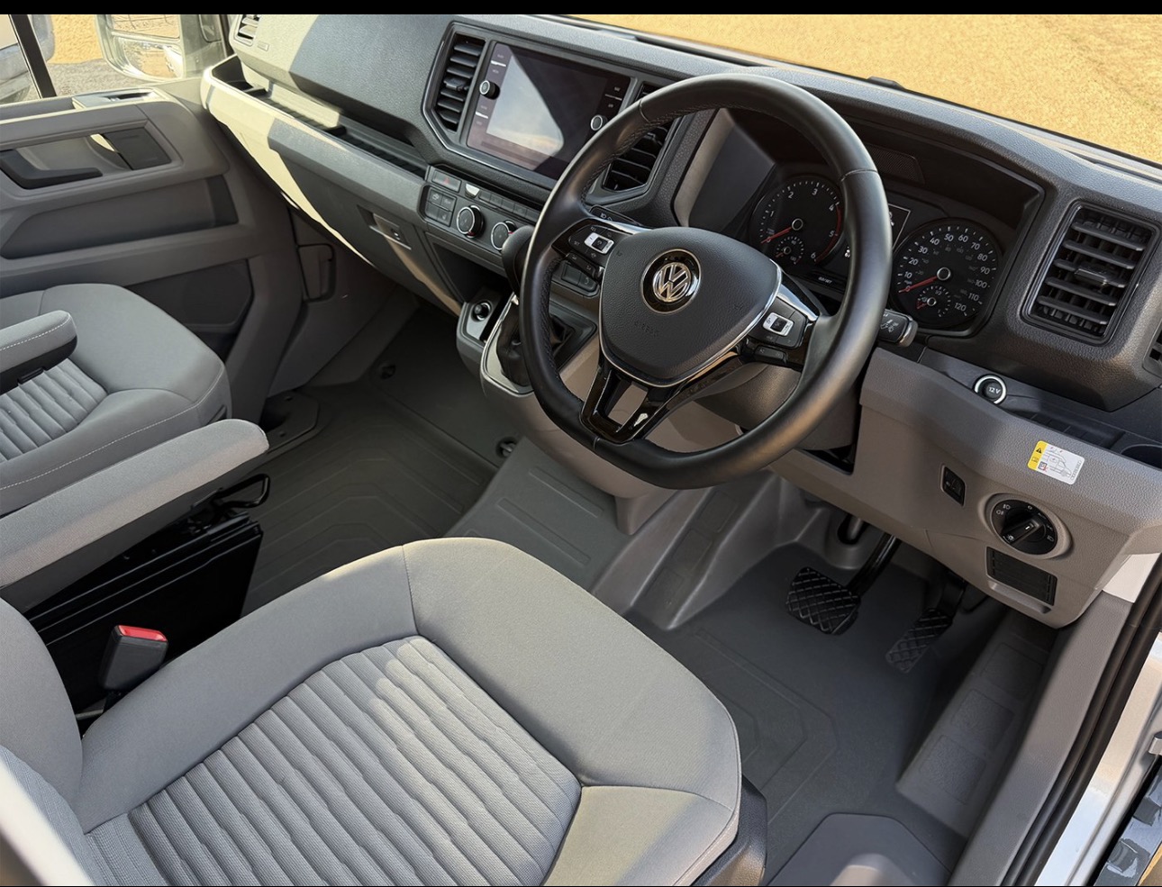 Vehicle photograph 12