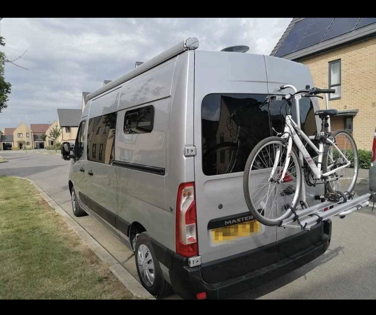 Vehicle photograph 2