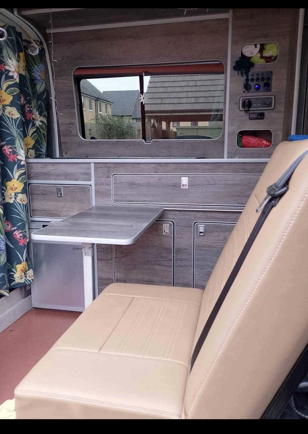 Vehicle photograph 7