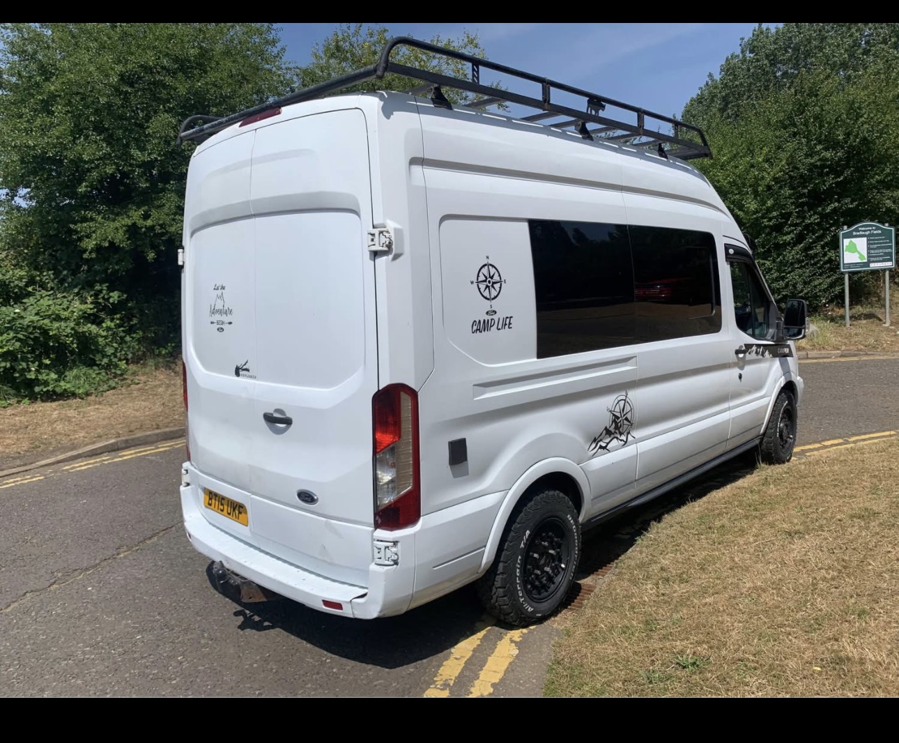 Vehicle photograph 7