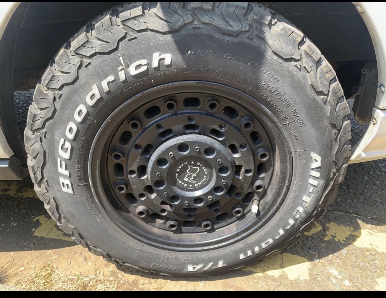 Vehicle photograph 8