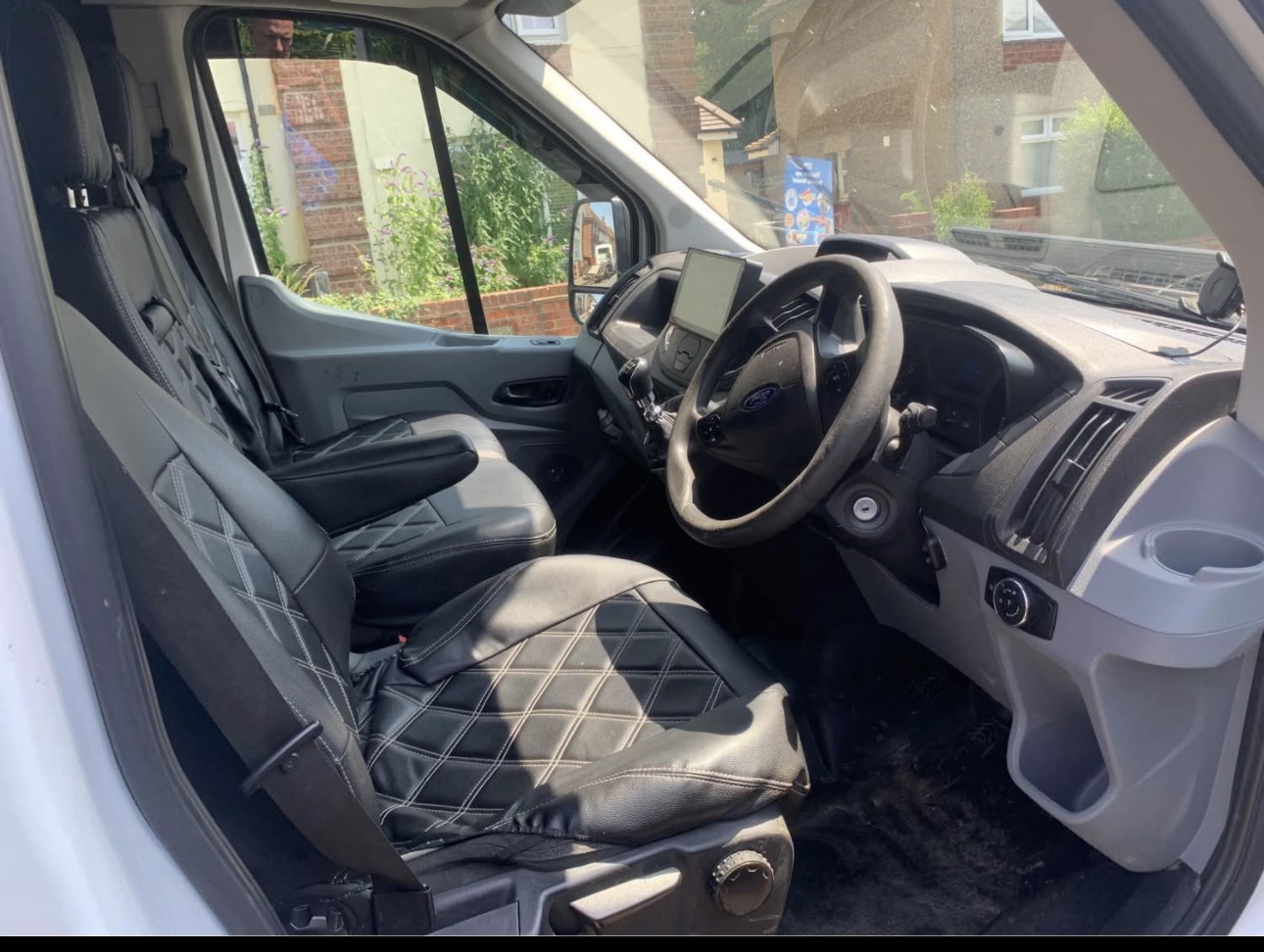 Vehicle photograph 10