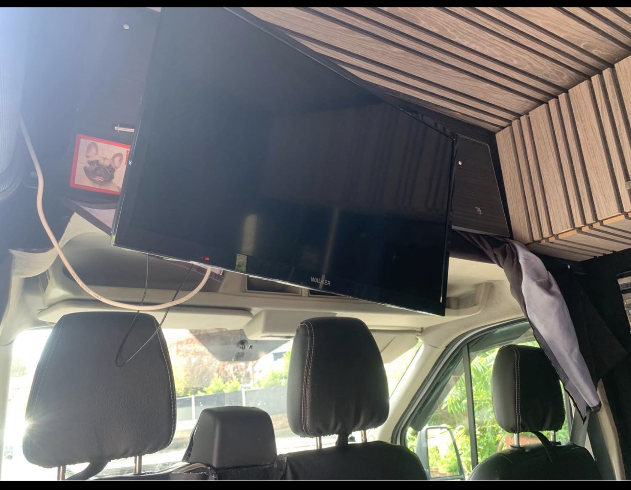 Vehicle photograph 12