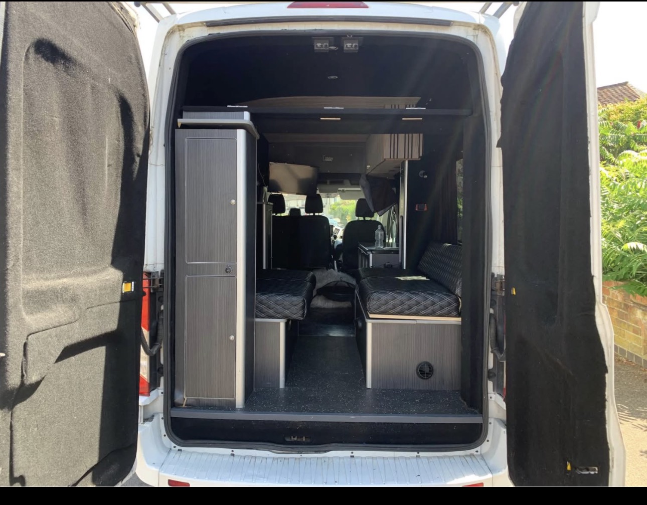 Vehicle photograph 14