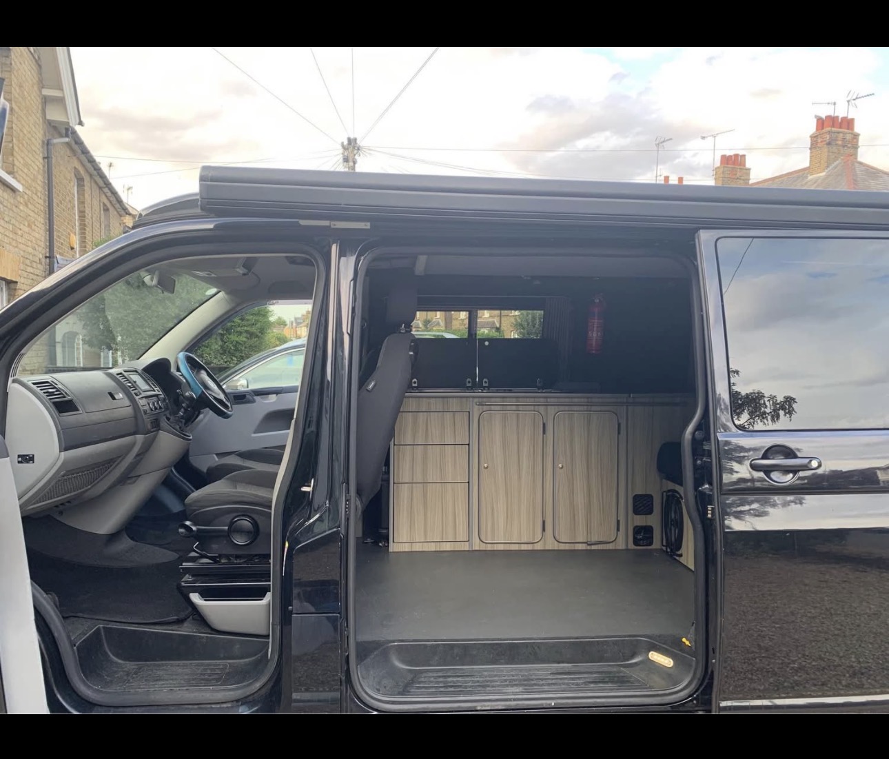 Vehicle photograph 7