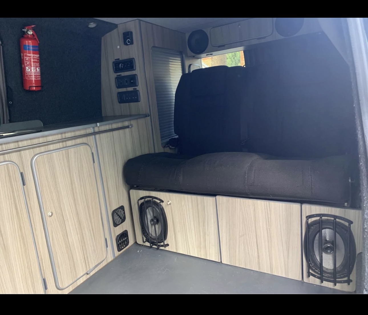 Vehicle photograph 8