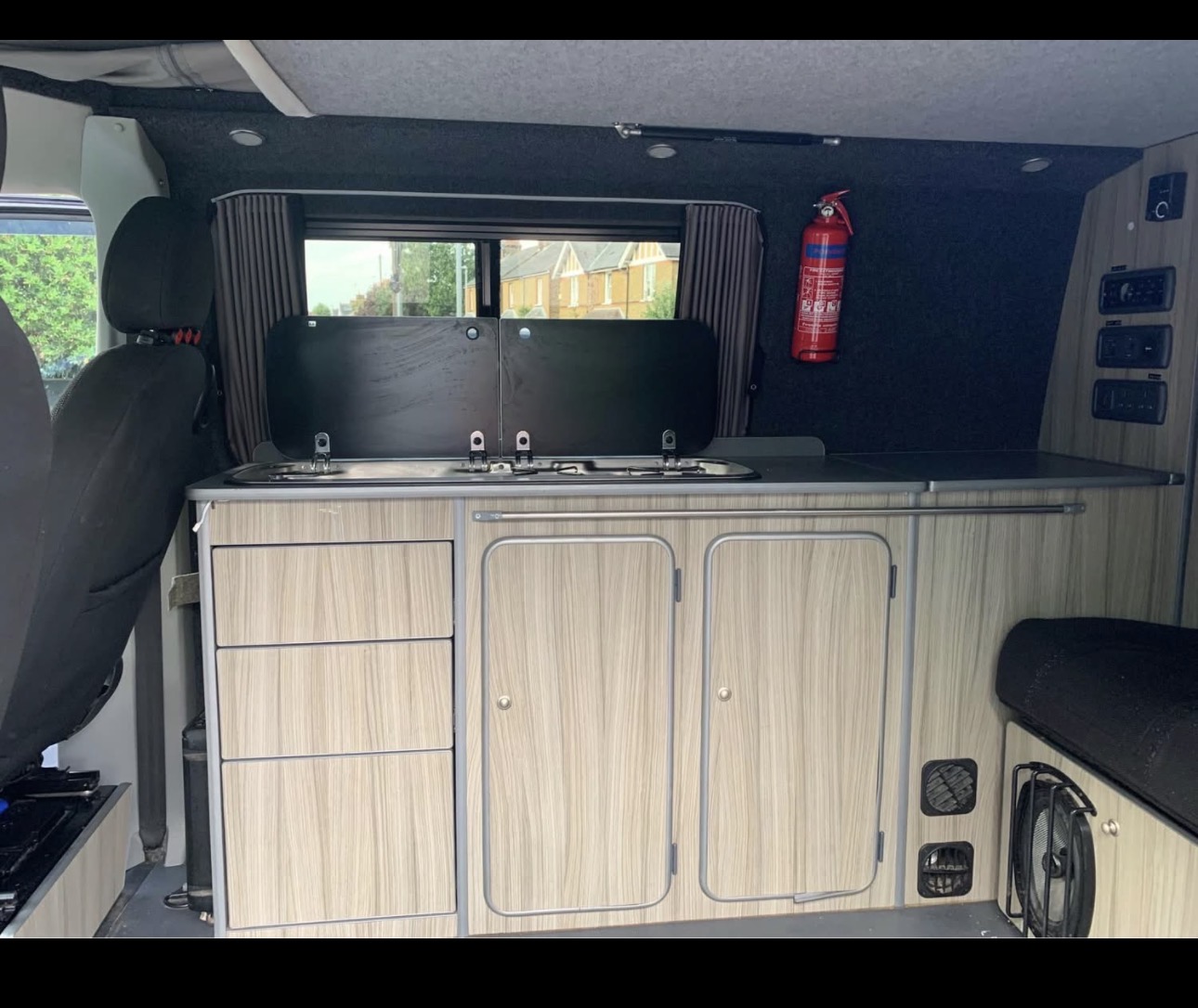 Vehicle photograph 9