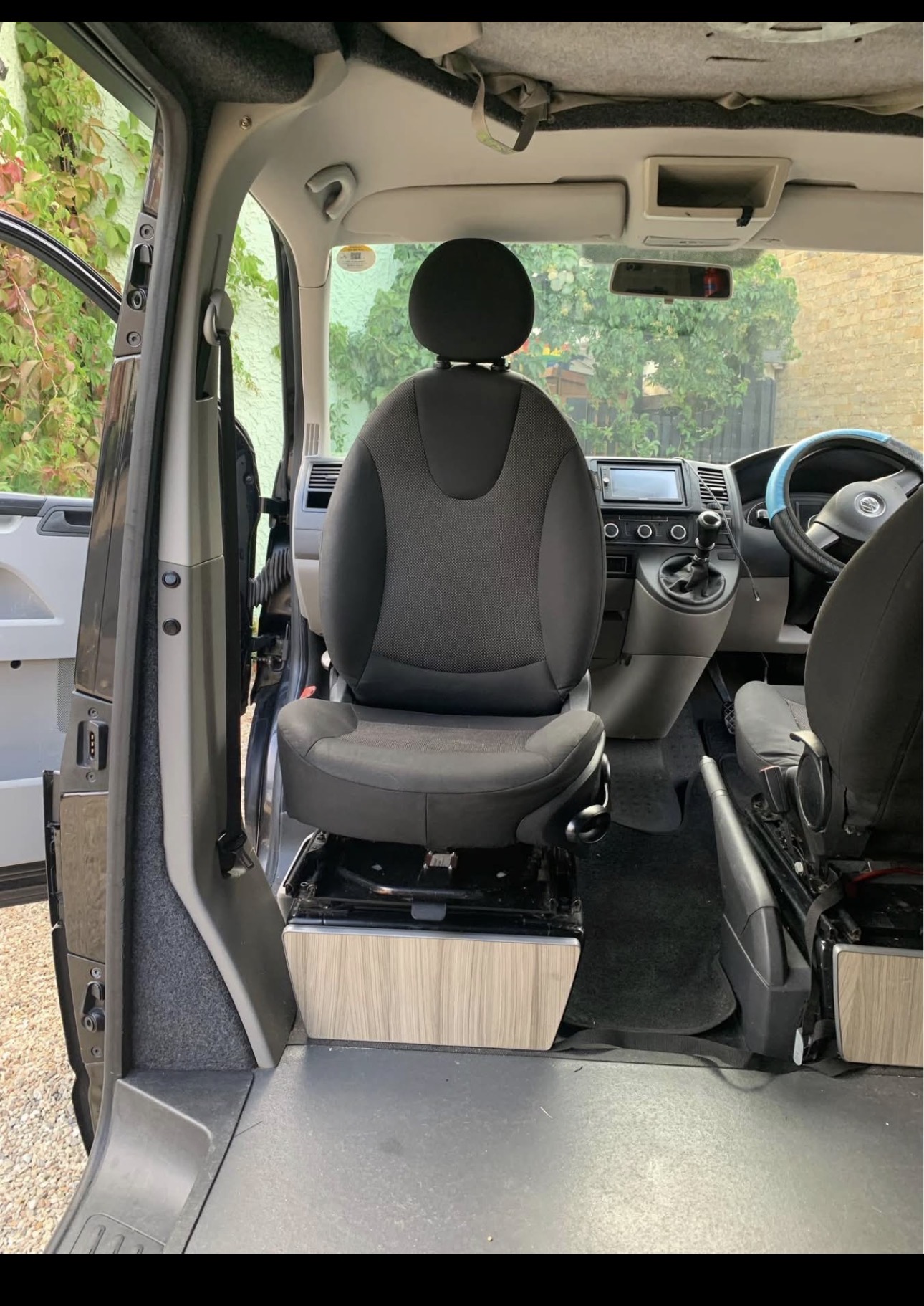 Vehicle photograph 12