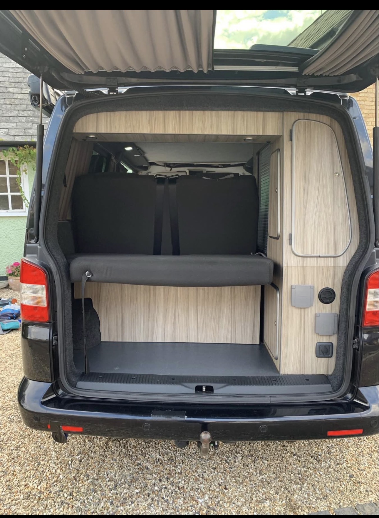 Vehicle photograph 13