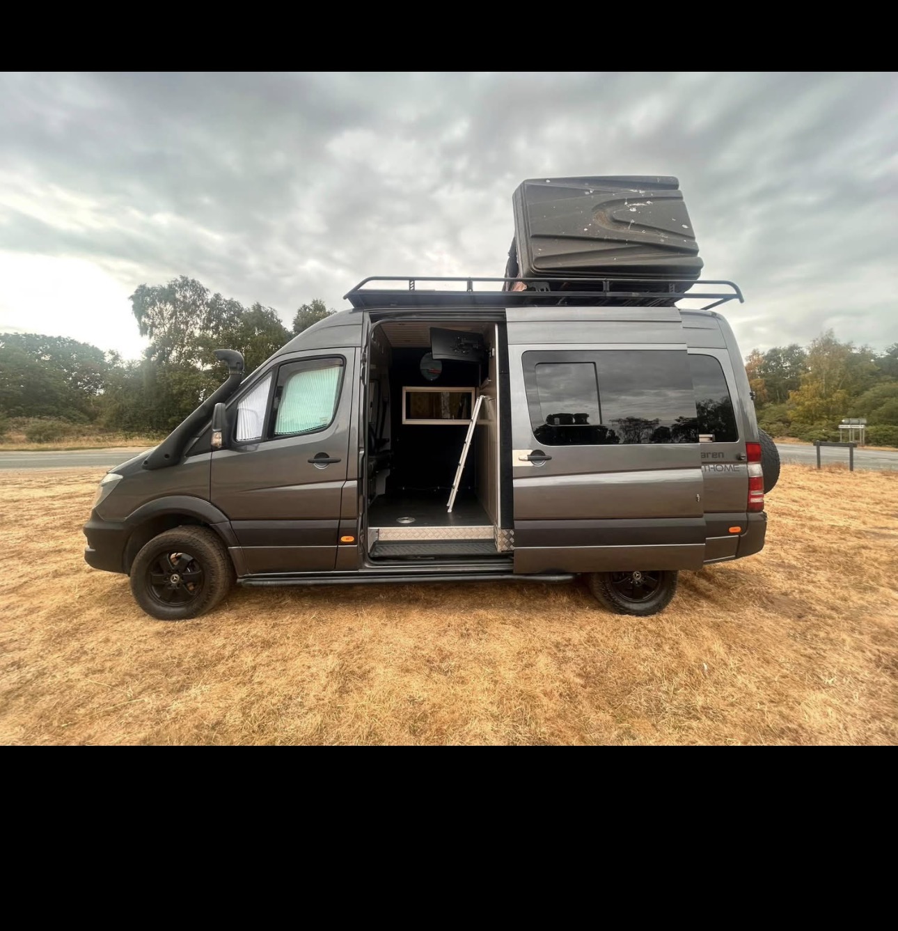Vehicle photograph 2