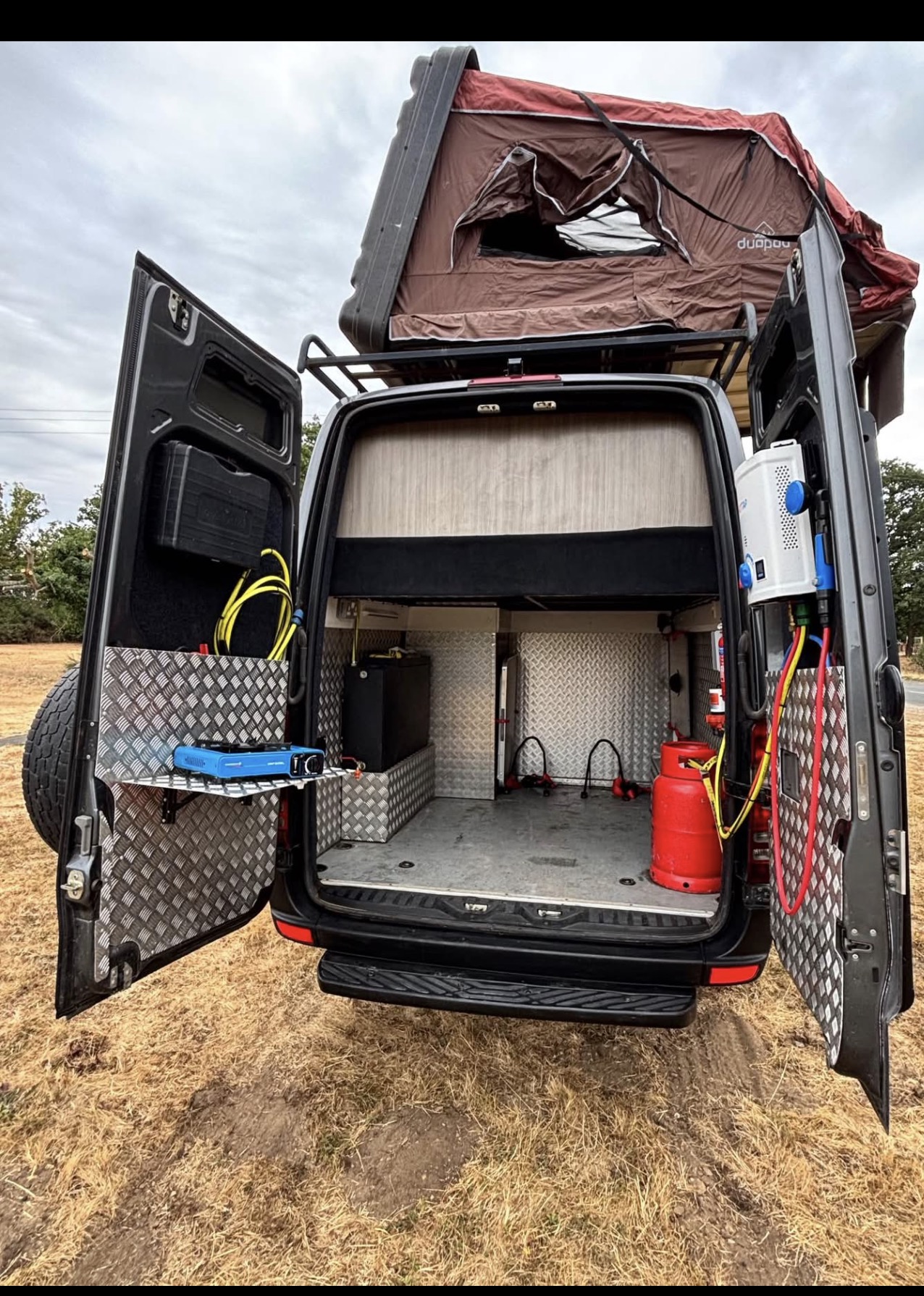 Vehicle photograph 14