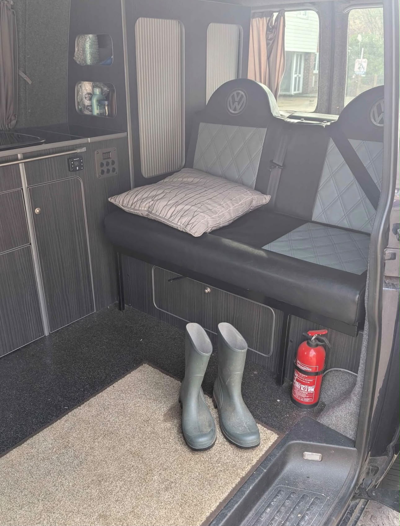 Vehicle photograph 5